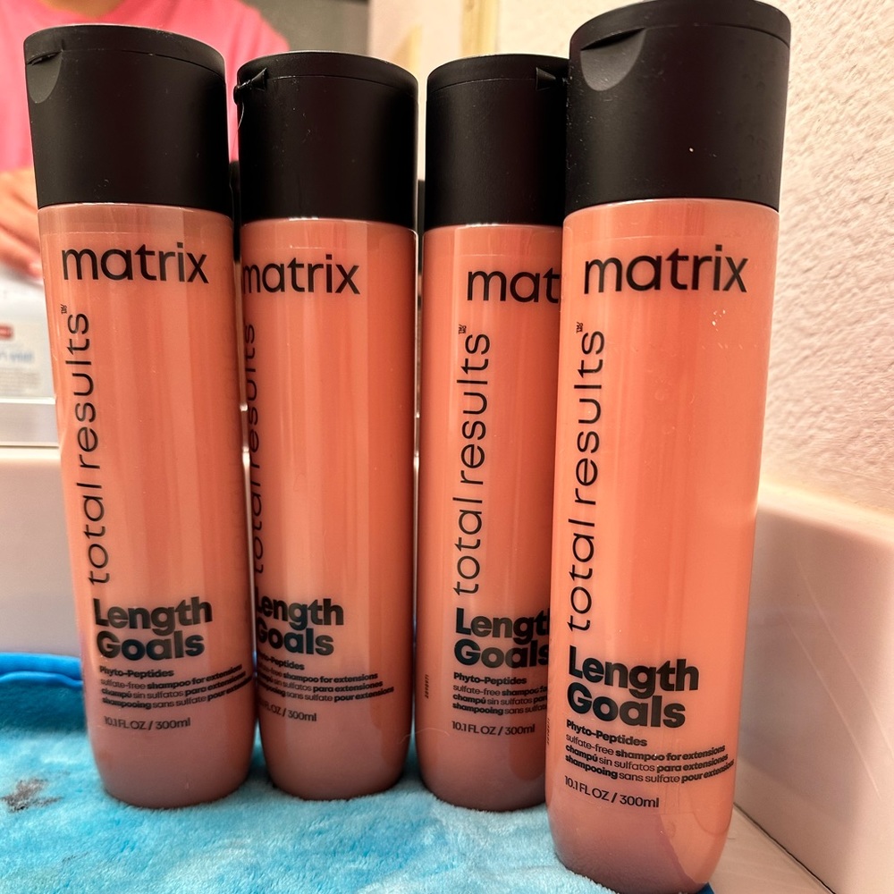 Shampoo for wigs , extensions , natural hair